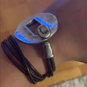 Uno de 50 bracelet choker